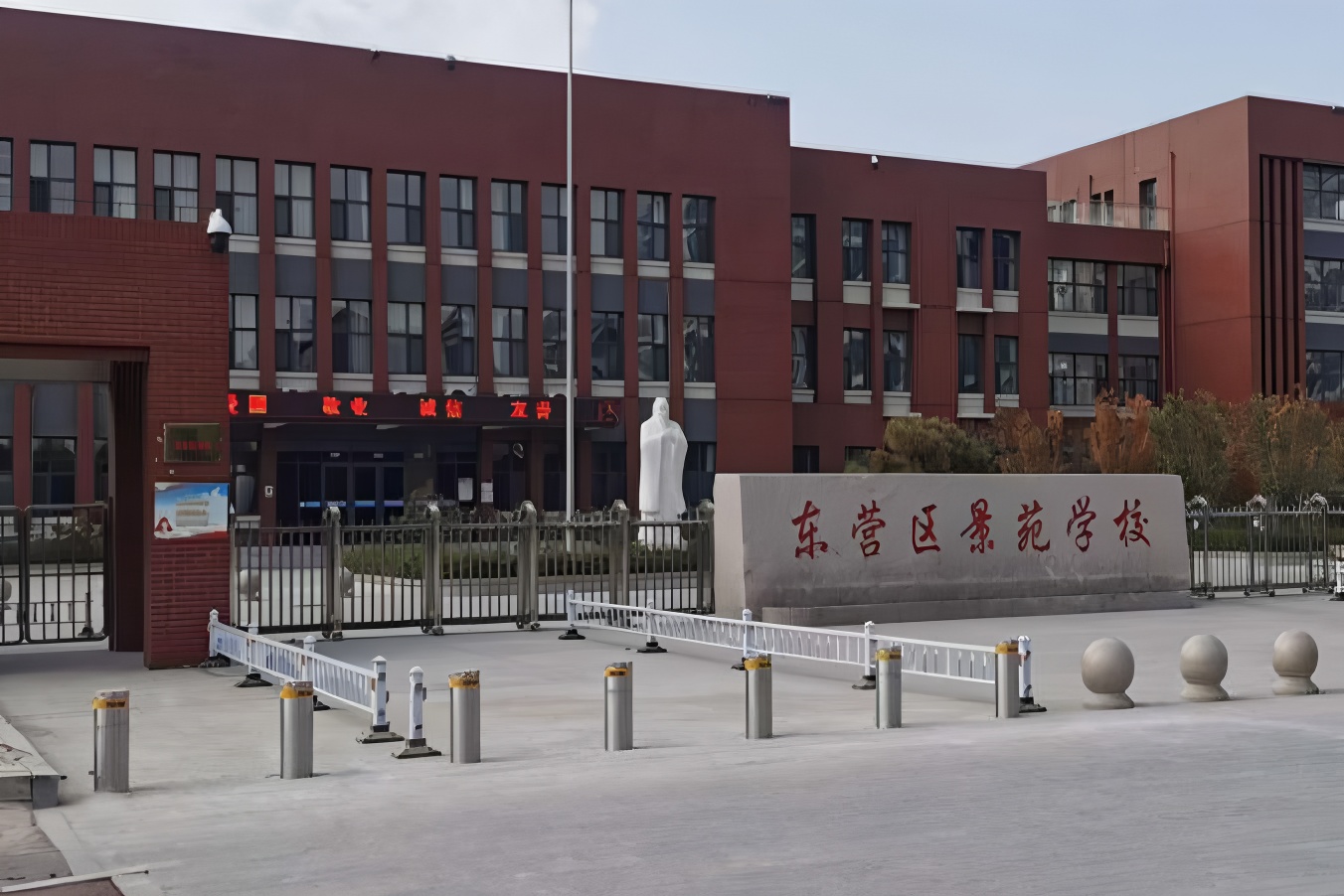 316 Stainless Steel Automatic Retractable Parking Bollards With Reflective Stripe
